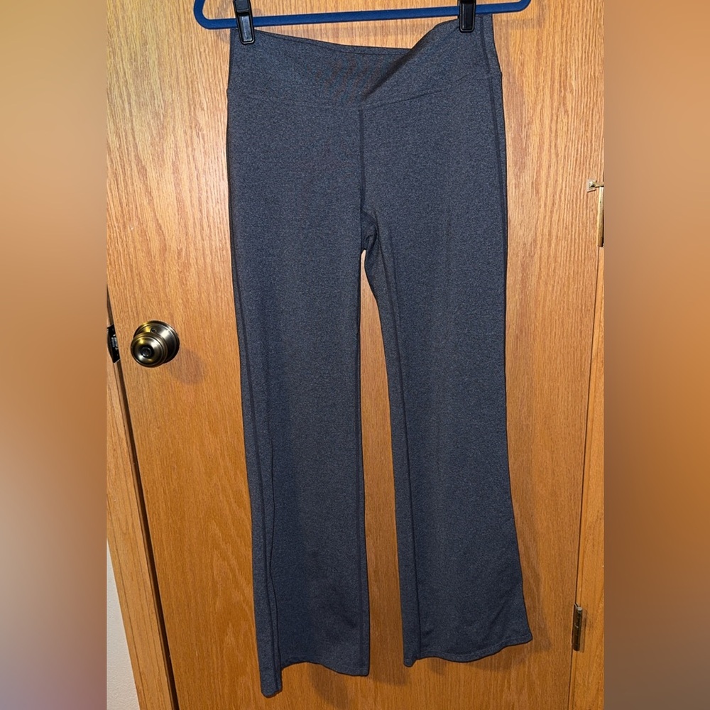 Athleta Charcoal Heather Kickbooty Bootcut Yoga Pants with Back Pockets Size Med